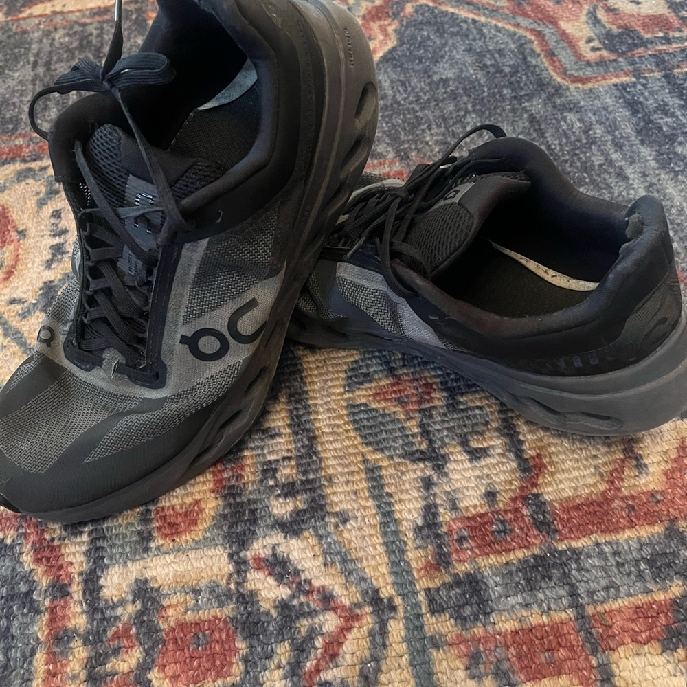 On cloudsurfer black eclipse - image 3